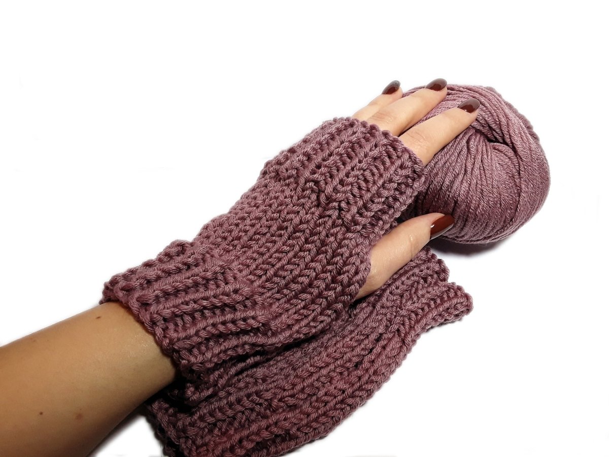 Guanti scaldamani senza dita realizzati a mano a maglia Rosa Antico Scuro - Elenaq Accessori & Co