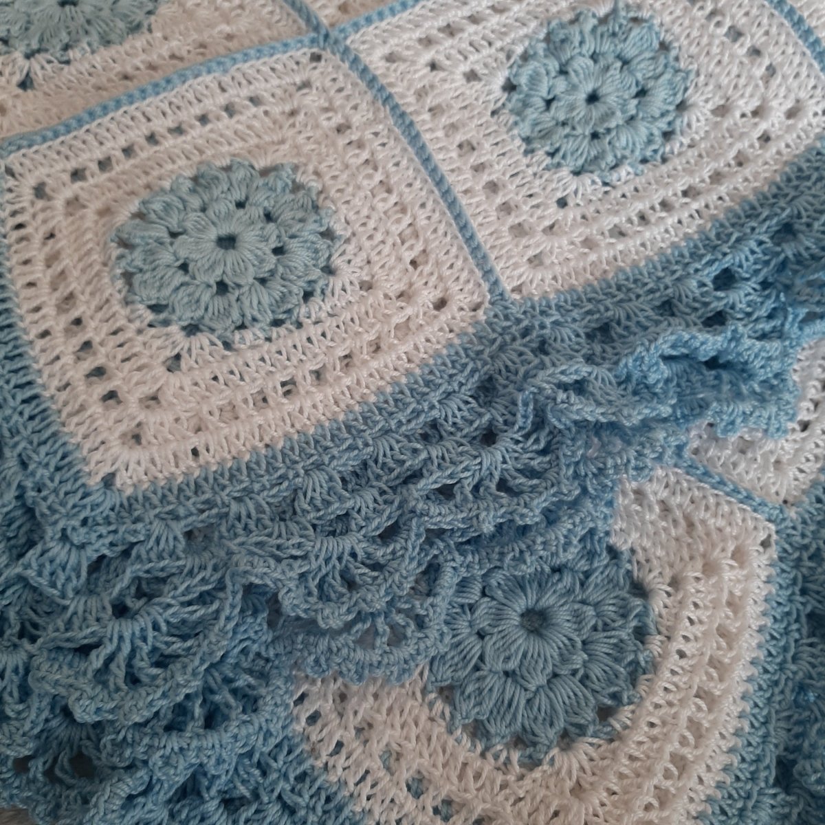 Copertina neonato neonata cotone bianco e azzurro artigianale uncinetto - Elenaq Accessori & Co