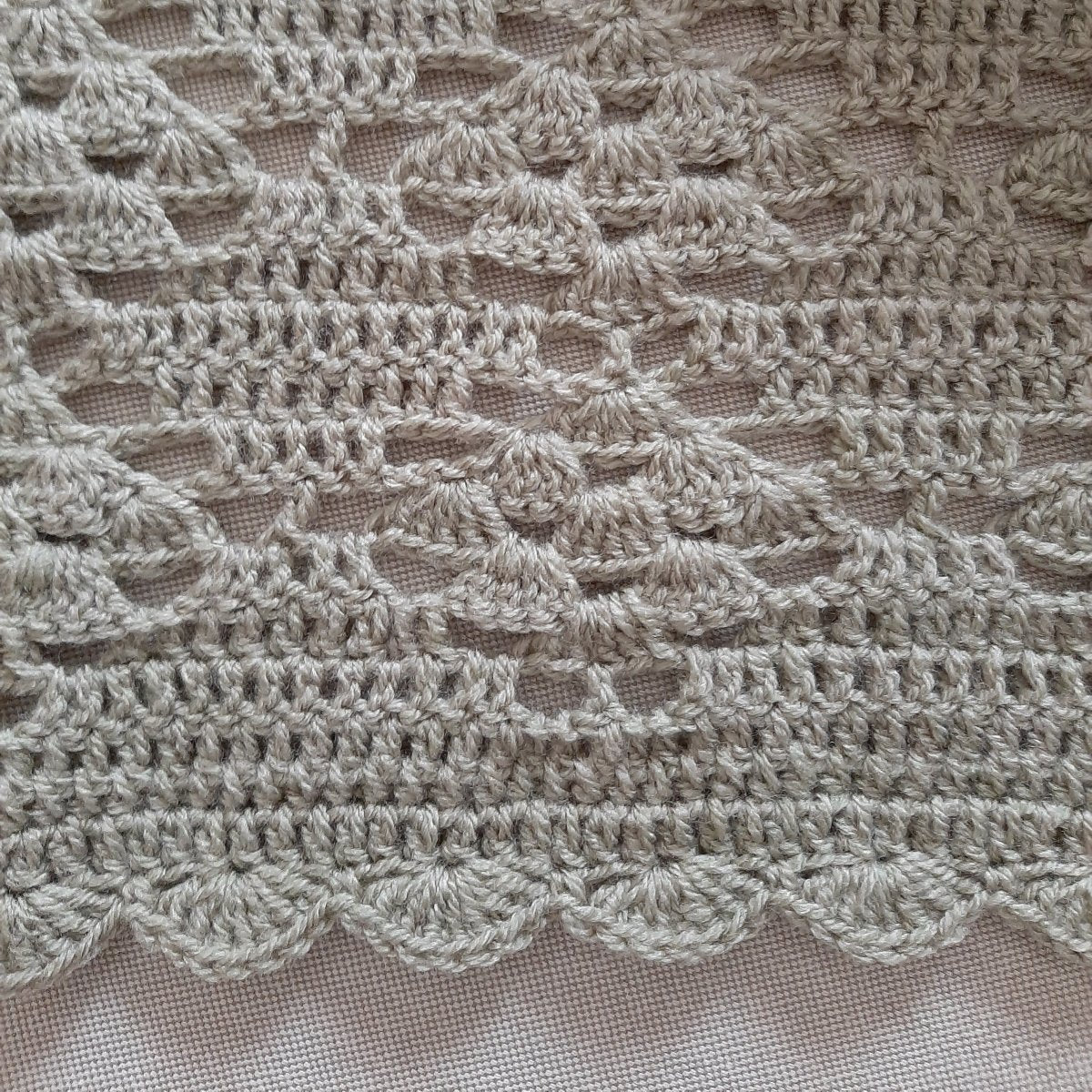 Copertina neonato neonata microfibra verde salvia realizzata a mano all'uncinetto - Elenaq Accessori & Co