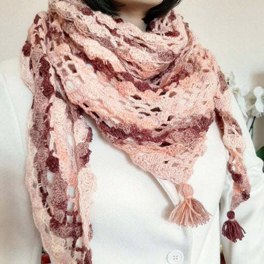 Scialle, sciarpa triangolare all'uncinetto con nappe - rosa arancio - Elenaq Accessori & Co