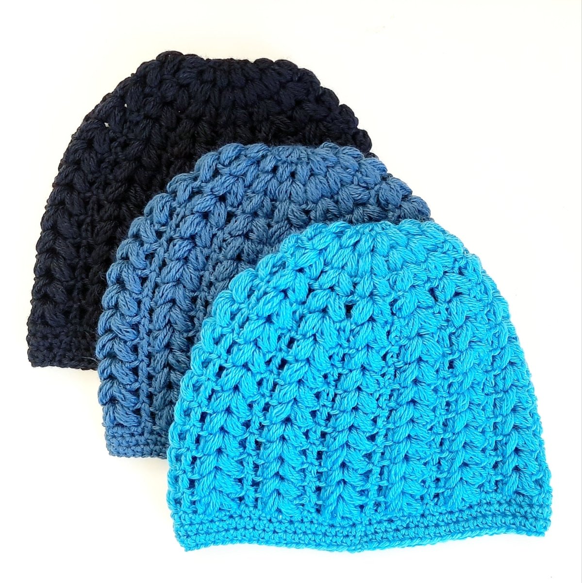 Berretto donna lana Pouff artigianale uncinetto - toni del blu - Elenaq Accessori & Co