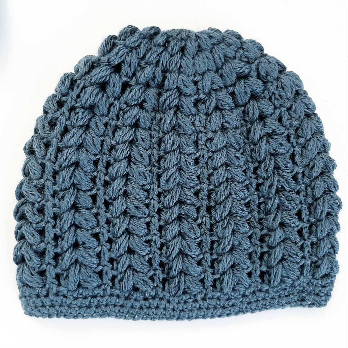 Berretto donna lana Pouff artigianale uncinetto - toni del blu - Elenaq Accessori & Co