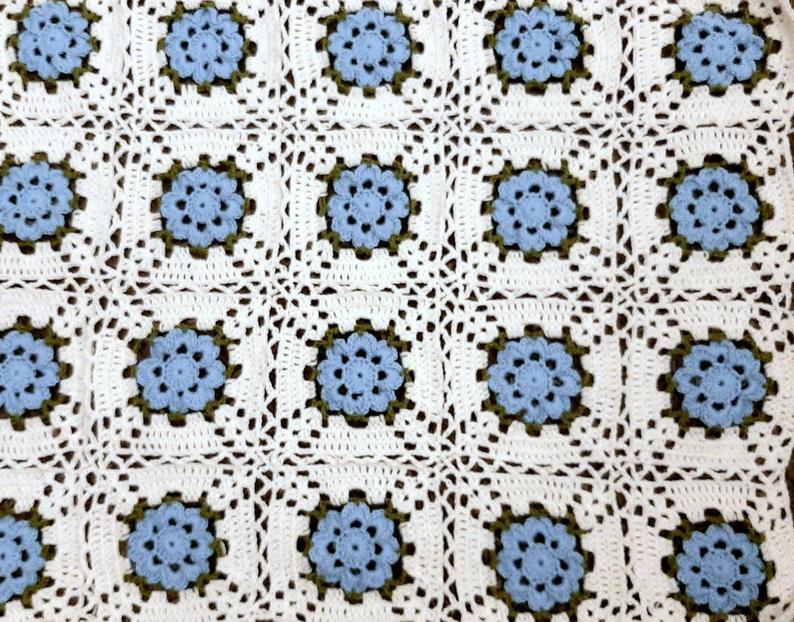 Copertina neonato lana fiori blu artigianale uncinetto "blooming rose" - Elenaq Accessori & Co