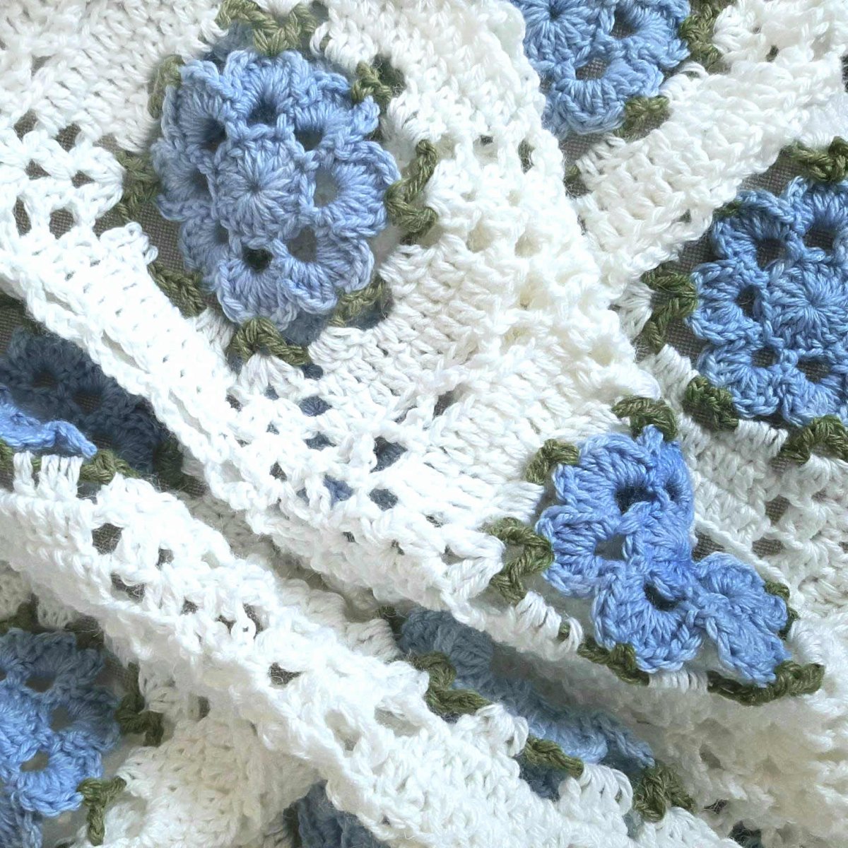 Copertina neonato lana fiori blu artigianale uncinetto "blooming rose" - Elenaq Accessori & Co