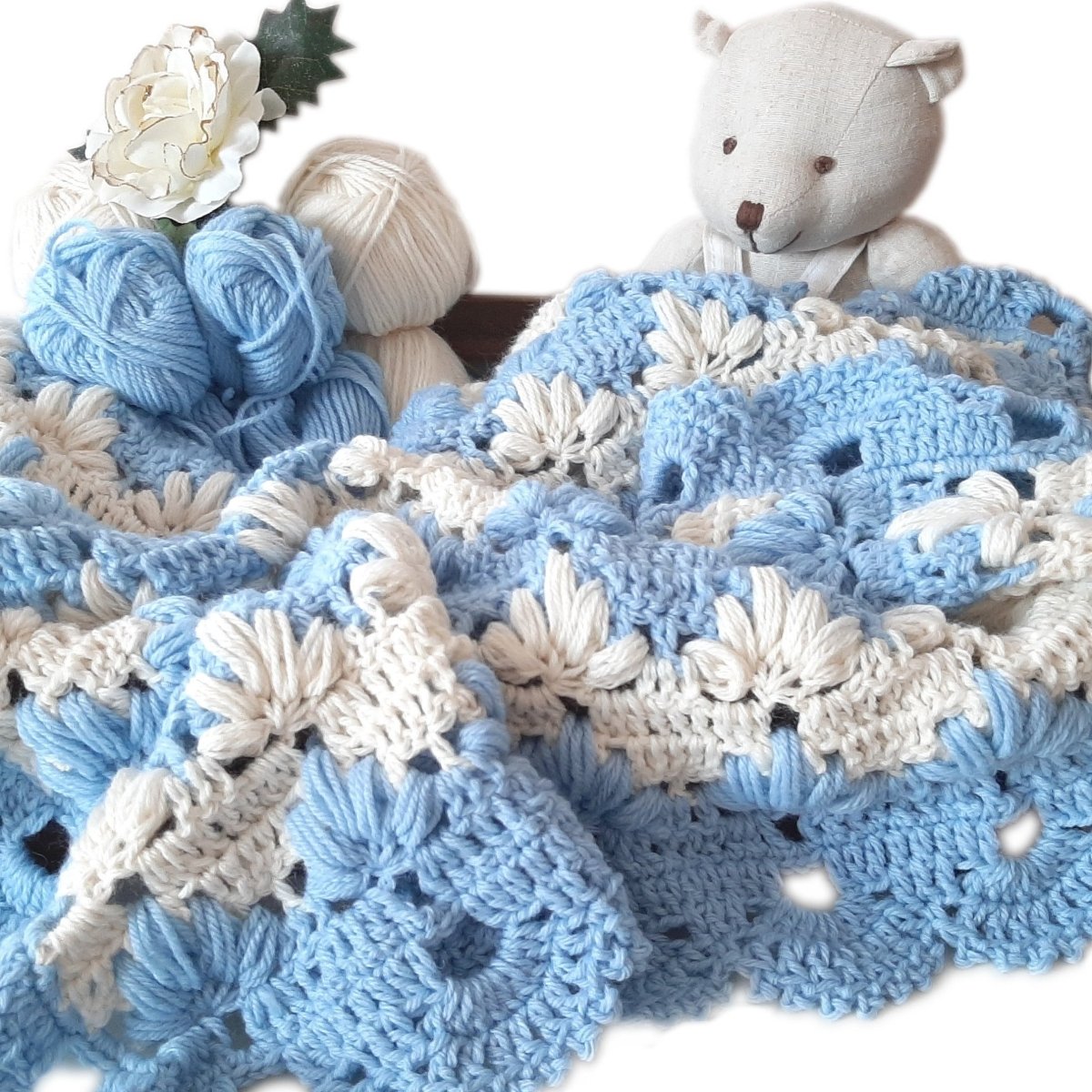 Copertina neonato lana panna azzurro artigianale all'uncinetto TULIP POUFF - Elenaq Accessori & Co