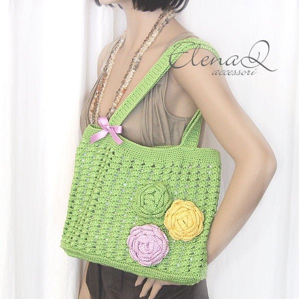 elegante borsa in cotone verde con fiori colorati realizzata all'uncinetto - Elenaq Accessori & Co