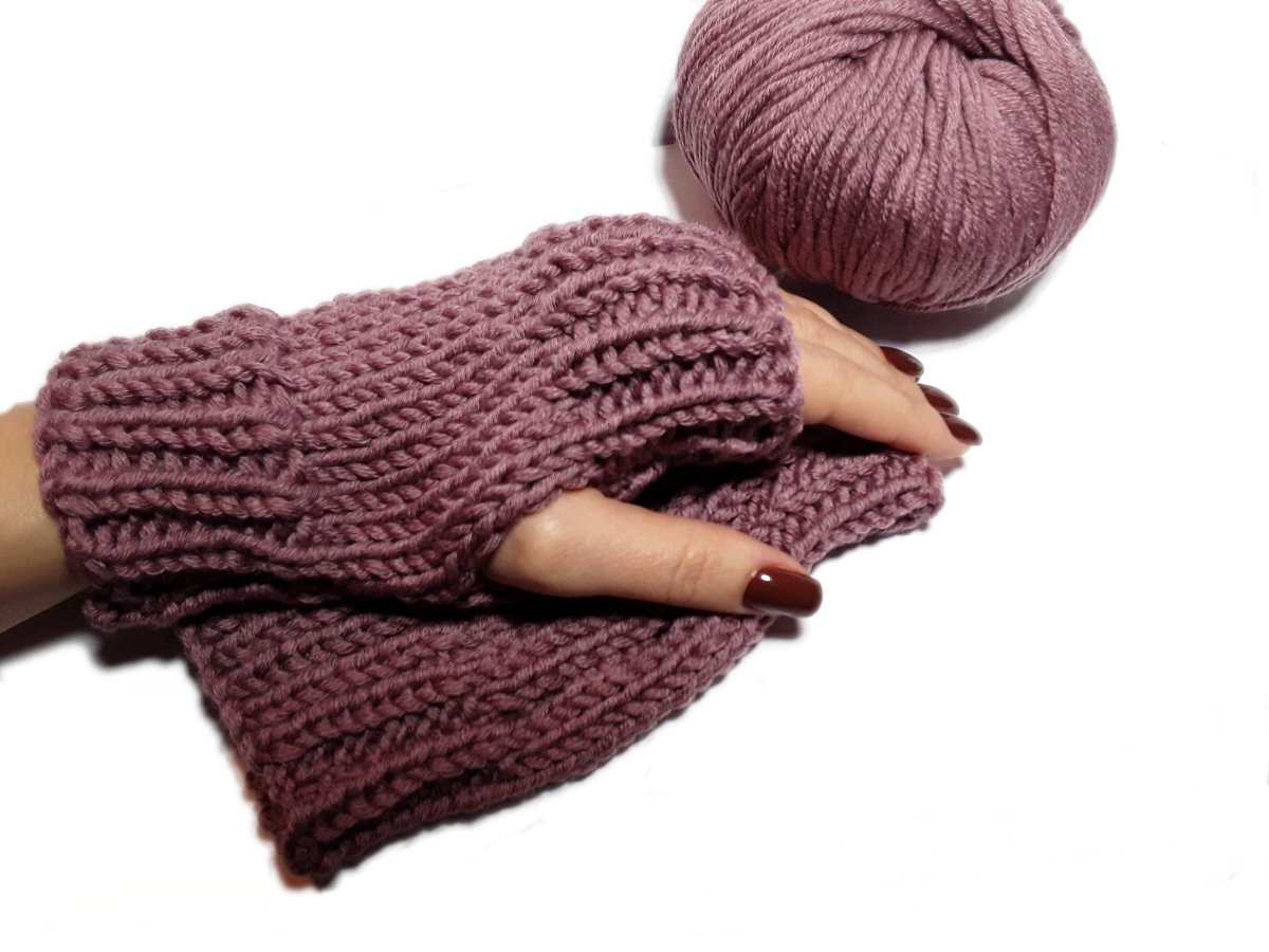 Guanti scaldamani senza dita realizzati a mano a maglia Rosa Antico Scuro - Elenaq Accessori & Co