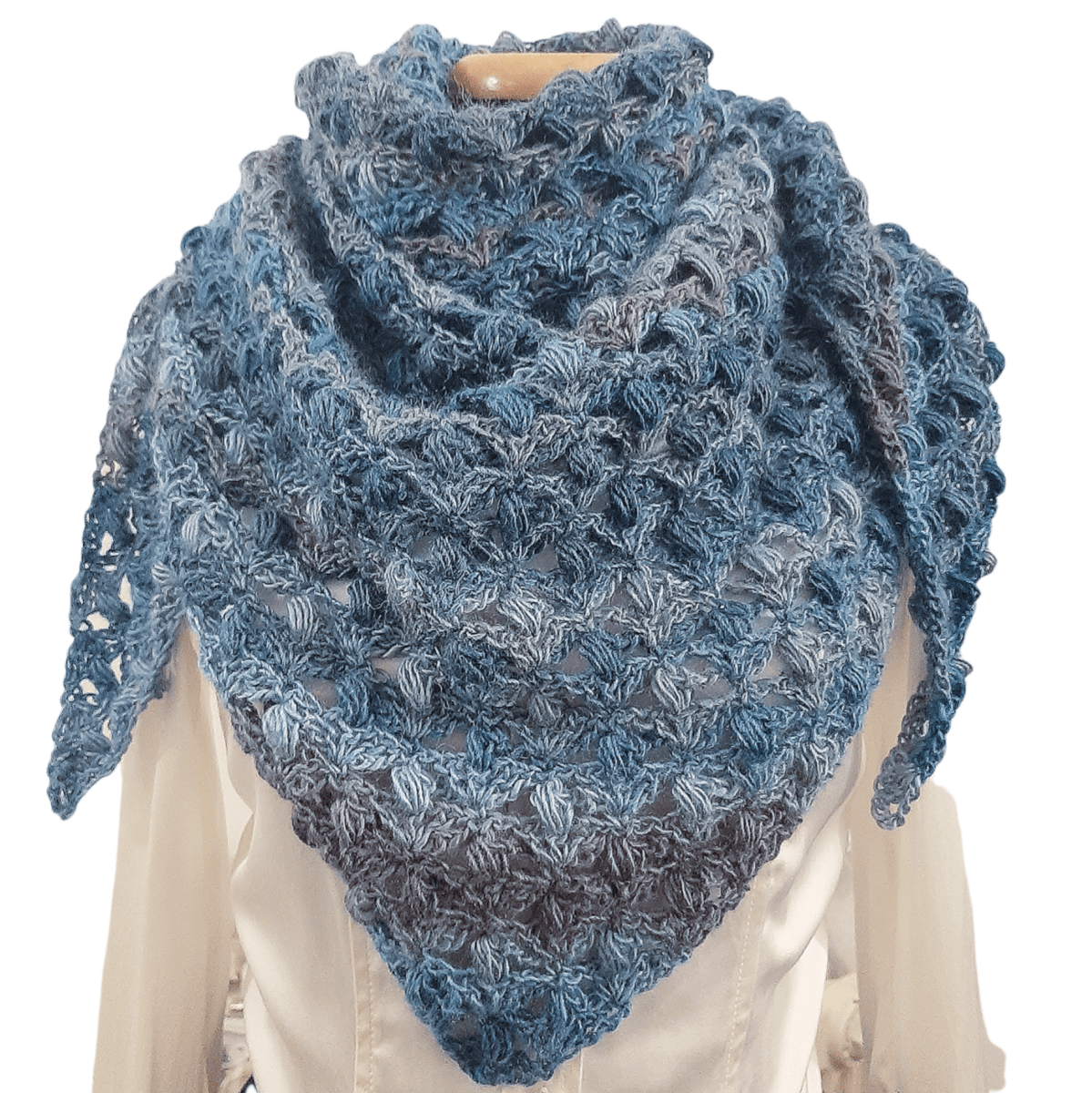 Scialle lana realizzato all'uncinetto toni azzurro - Elenaq Accessori & Co